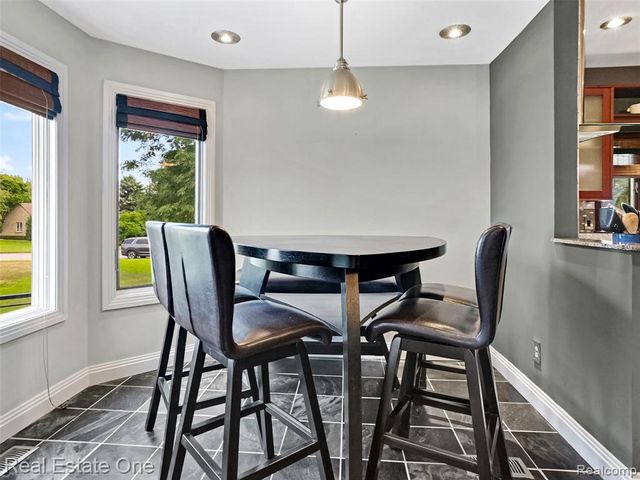 10137 Devonshire Drive, South Lyon, MI 48178