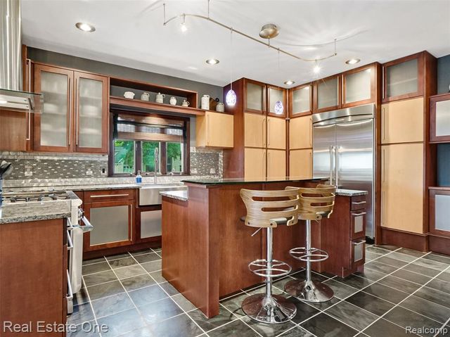 10137 Devonshire Drive, South Lyon, MI 48178