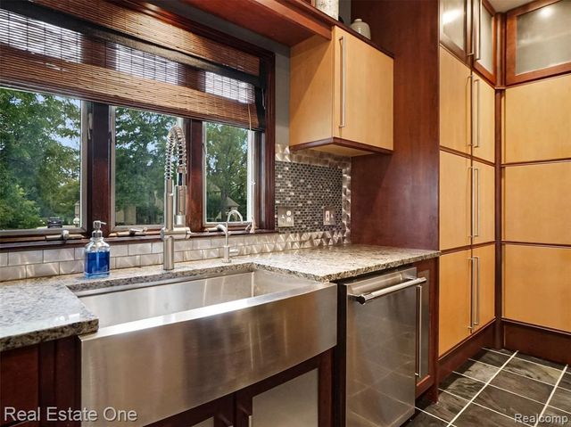 10137 Devonshire Drive, South Lyon, MI 48178