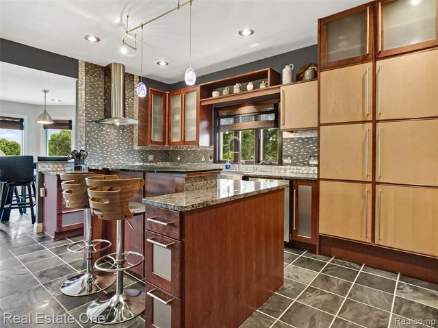 10137 Devonshire Drive, South Lyon, MI 48178