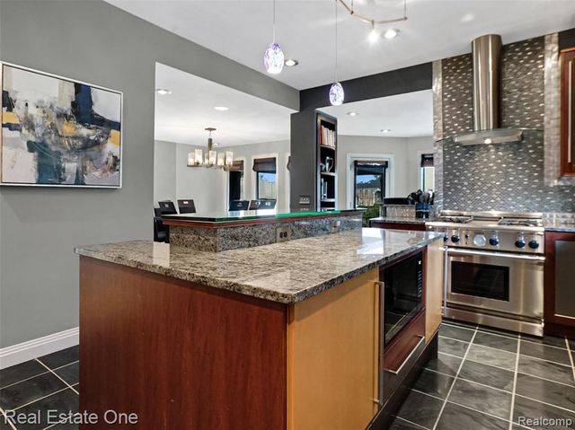 10137 Devonshire Drive, South Lyon, MI 48178