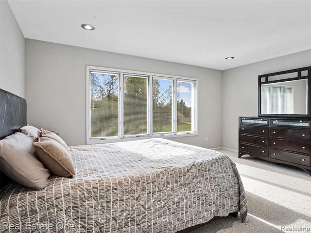 10137 Devonshire Drive, South Lyon, MI 48178