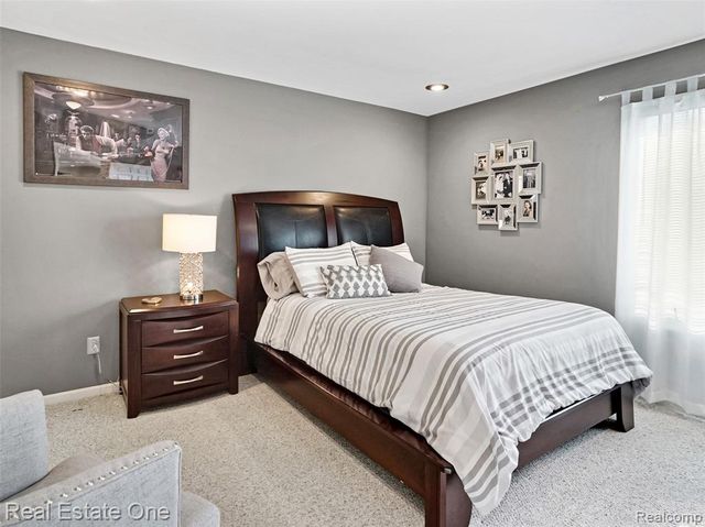 10137 Devonshire Drive, South Lyon, MI 48178