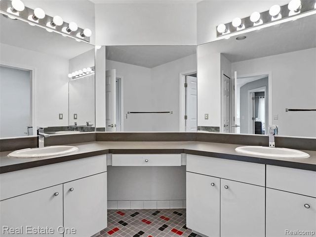 10137 Devonshire Drive, South Lyon, MI 48178