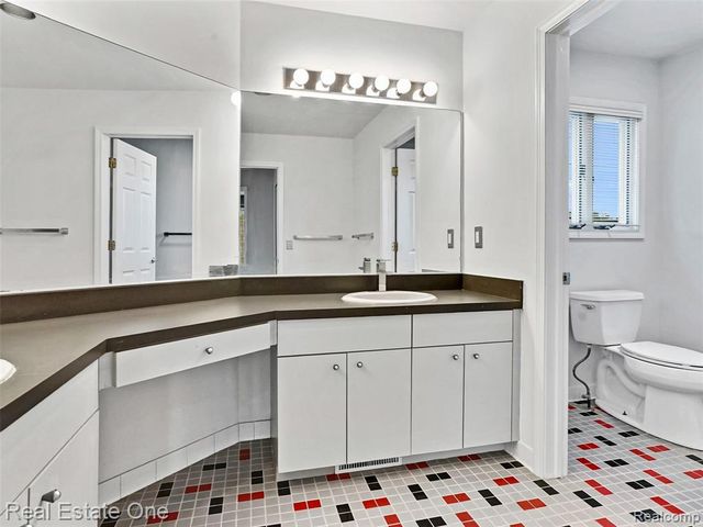 10137 Devonshire Drive, South Lyon, MI 48178