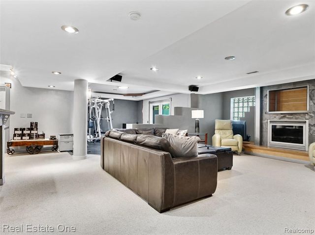 10137 Devonshire Drive, South Lyon, MI 48178