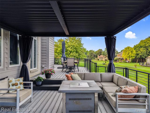 10137 Devonshire Drive, South Lyon, MI 48178
