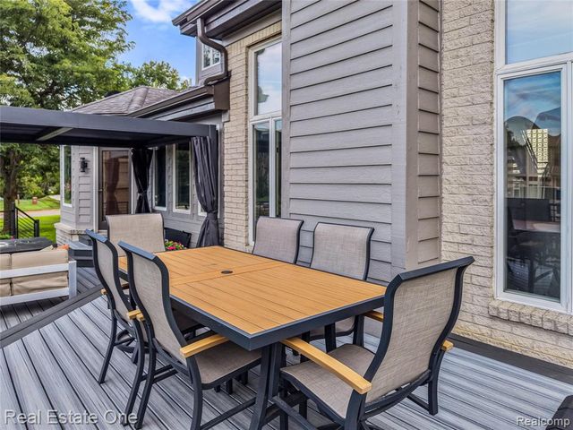 10137 Devonshire Drive, South Lyon, MI 48178