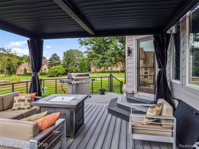 10137 Devonshire Drive, South Lyon, MI 48178