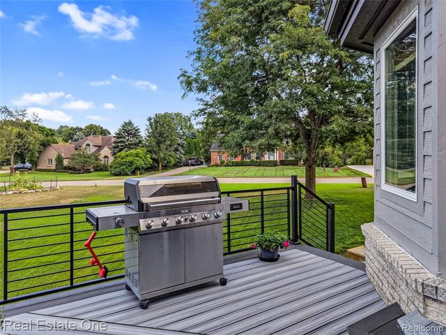 10137 Devonshire Drive, South Lyon, MI 48178