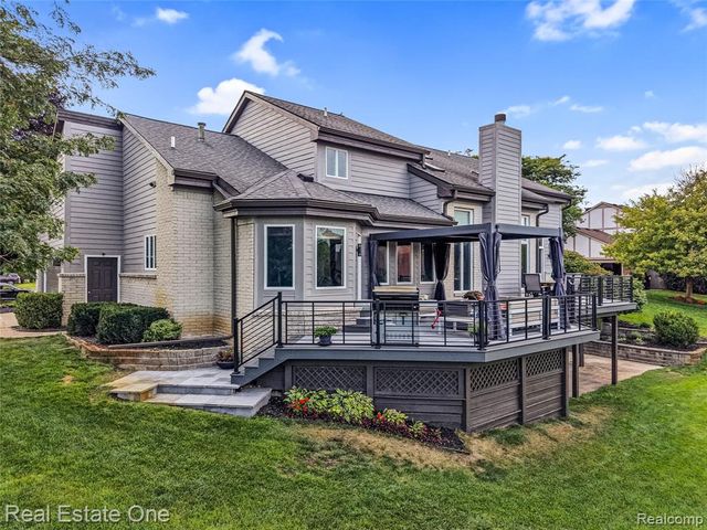 10137 Devonshire Drive, South Lyon, MI 48178