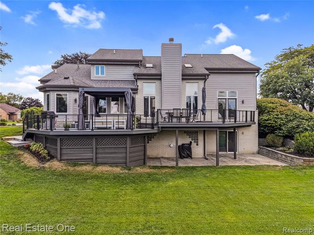 10137 Devonshire Drive, South Lyon, MI 48178