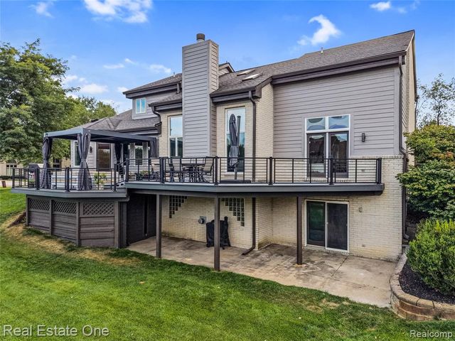 10137 Devonshire Drive, South Lyon, MI 48178