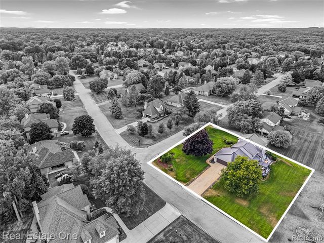 10137 Devonshire Drive, South Lyon, MI 48178