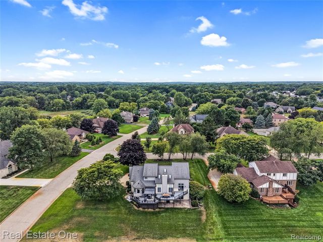 10137 Devonshire Drive, South Lyon, MI 48178