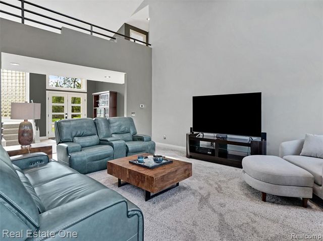 10137 Devonshire Drive, South Lyon, MI 48178