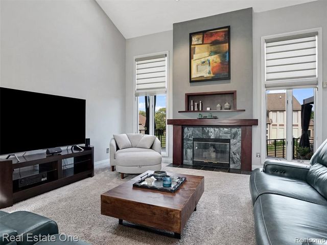10137 Devonshire Drive, South Lyon, MI 48178