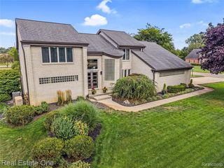 10137 Devonshire Drive, South Lyon, MI 48178