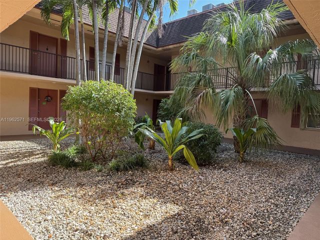 11289 SW 88th St 214L, Miami, FL 33176