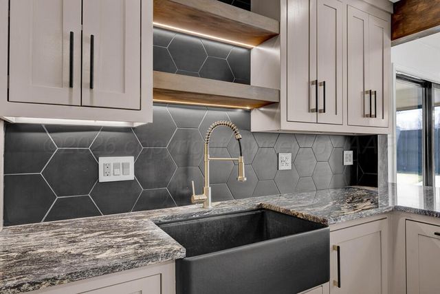 6117 Gainsborough Road, Amarillo, TX 79106