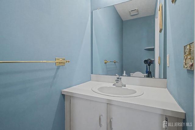 242 Bromley Place, East Brunswick, NJ 08816