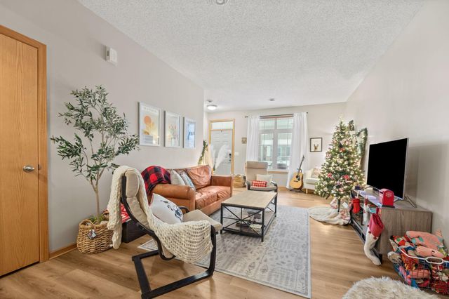 942 Crossings Way, Delano, MN 55328