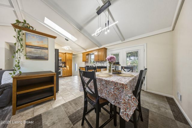 128 Erikas Ct, Shepherdsville, KY 40165