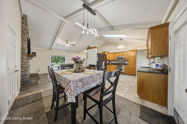 128 Erikas Ct, Shepherdsville, KY 40165