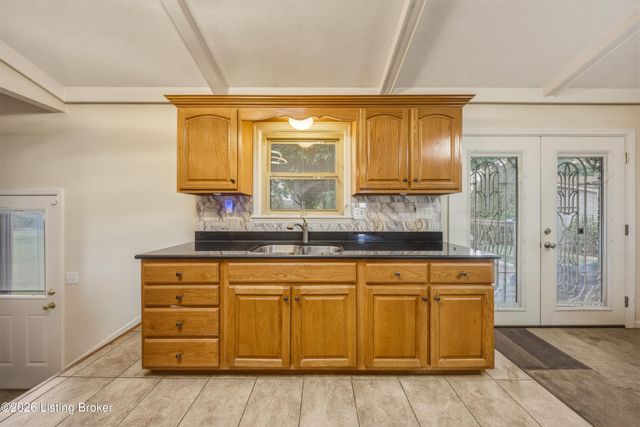 128 Erikas Ct, Shepherdsville, KY 40165