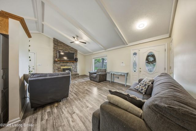 128 Erikas Ct, Shepherdsville, KY 40165