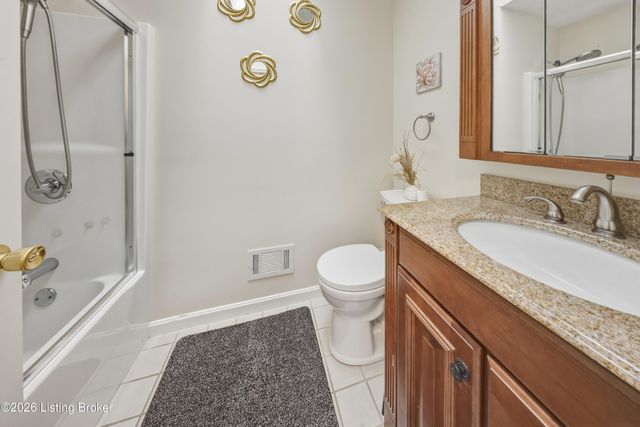 128 Erikas Ct, Shepherdsville, KY 40165