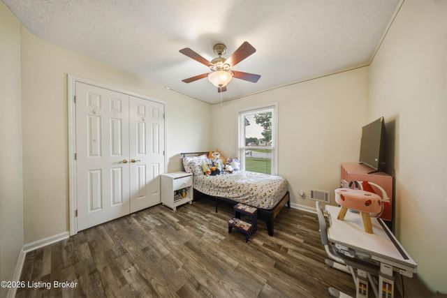 128 Erikas Ct, Shepherdsville, KY 40165