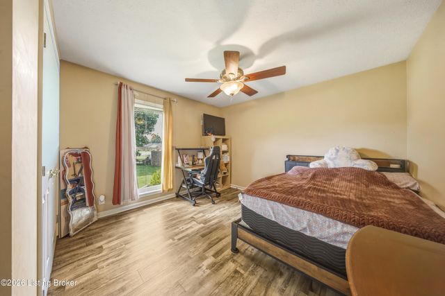 128 Erikas Ct, Shepherdsville, KY 40165