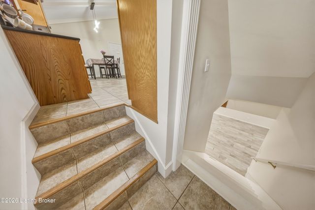 128 Erikas Ct, Shepherdsville, KY 40165