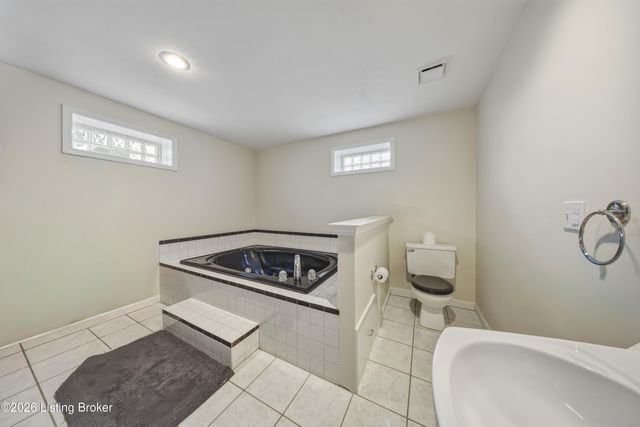 128 Erikas Ct, Shepherdsville, KY 40165