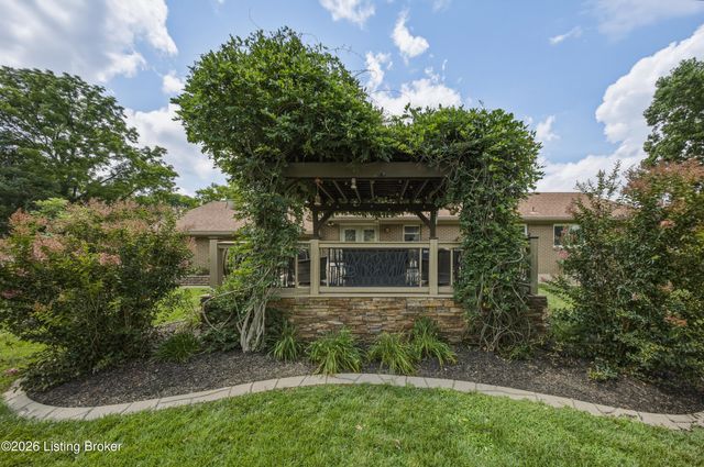128 Erikas Ct, Shepherdsville, KY 40165