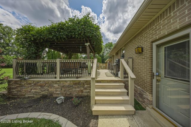 128 Erikas Ct, Shepherdsville, KY 40165