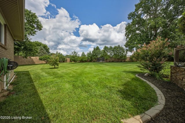 128 Erikas Ct, Shepherdsville, KY 40165
