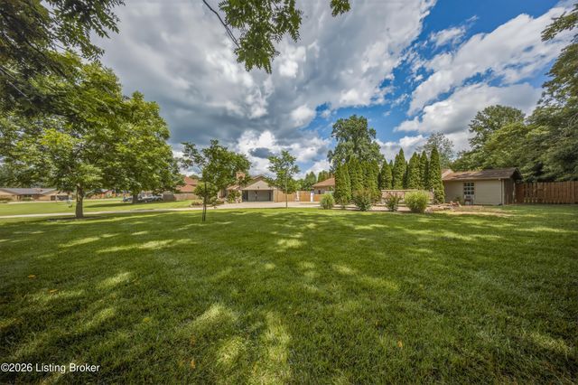 128 Erikas Ct, Shepherdsville, KY 40165