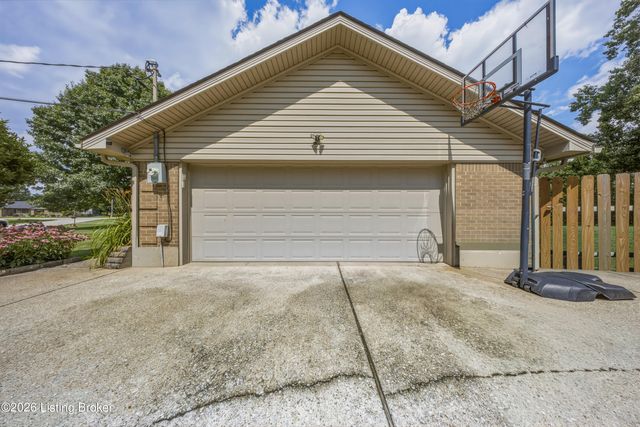 128 Erikas Ct, Shepherdsville, KY 40165