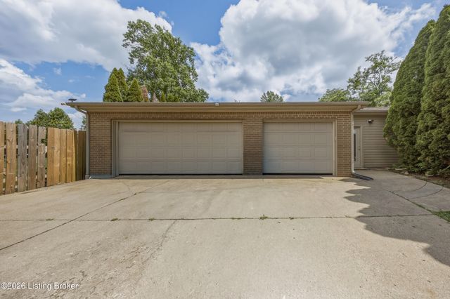 128 Erikas Ct, Shepherdsville, KY 40165