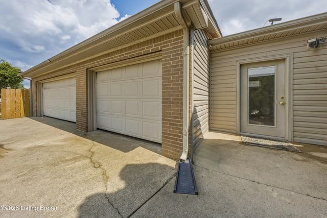 128 Erikas Ct, Shepherdsville, KY 40165