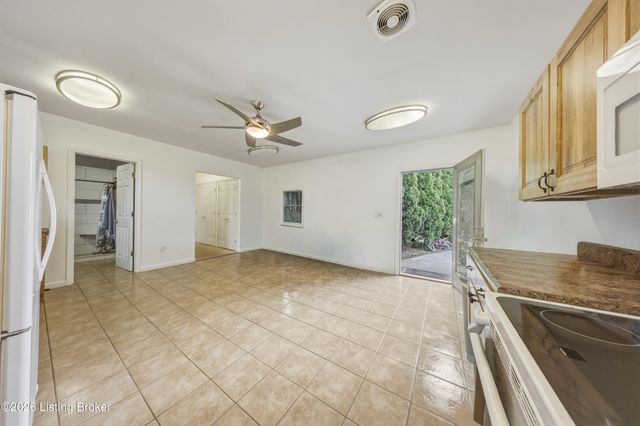128 Erikas Ct, Shepherdsville, KY 40165