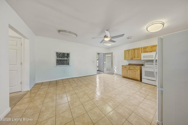 128 Erikas Ct, Shepherdsville, KY 40165