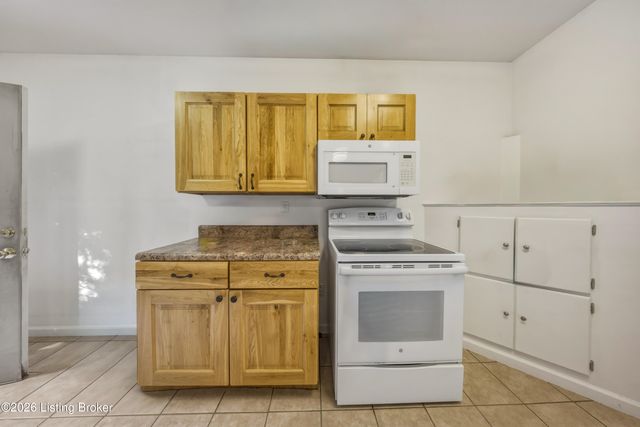 128 Erikas Ct, Shepherdsville, KY 40165