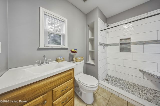 128 Erikas Ct, Shepherdsville, KY 40165