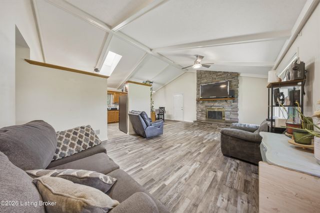 128 Erikas Ct, Shepherdsville, KY 40165