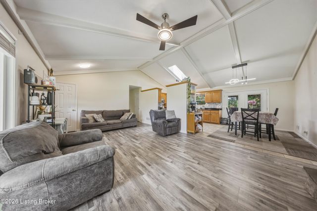 128 Erikas Ct, Shepherdsville, KY 40165