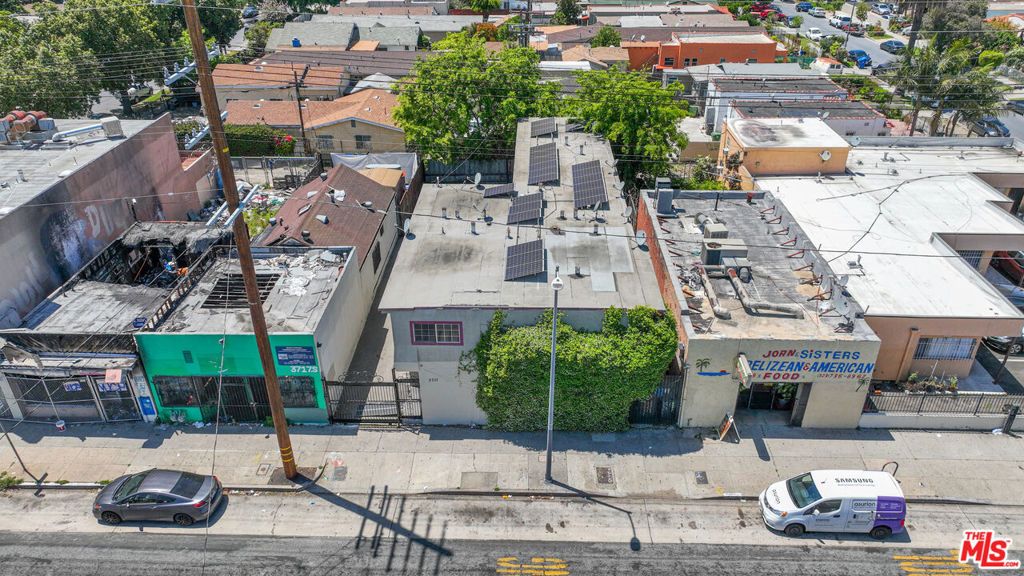 Image 11 of property listing at 3711 S Western Avenue, Los Angeles, CA 90018
