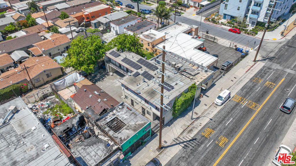 Image 12 of property listing at 3711 S Western Avenue, Los Angeles, CA 90018